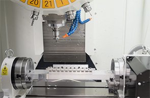 Five-axis machining center in the Grancen CNC workshop